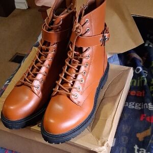 TINTREE SIZE 10 WOMENS.BRAND NEW IN BOX W/DUSTBAGS.NWT